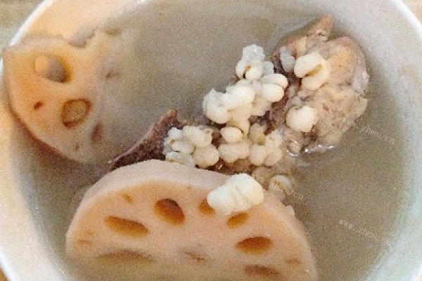 家常健脾祛湿莲藕薏米煲龙骨