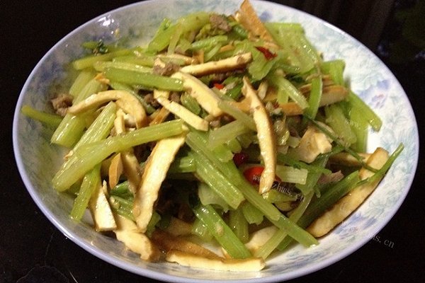 美味家常菜芹菜炒香干