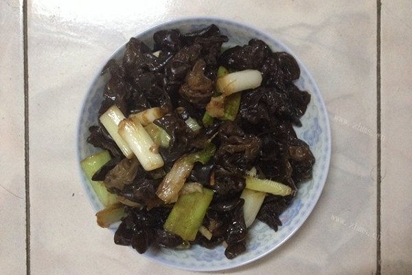 葱香木耳
