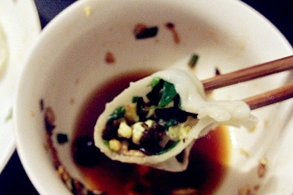 鸡蛋韭菜木耳陷饺子