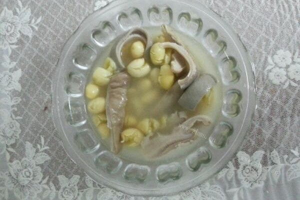 家常猪肚白果汤