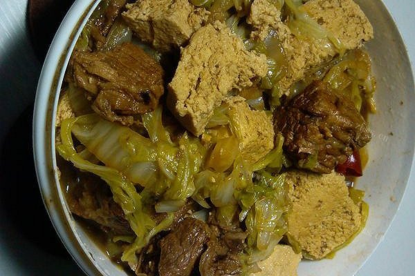 炖肉熬白菜豆腐