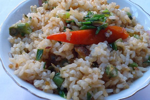 雄鸡标辣椒金枪鱼蛋炒饭