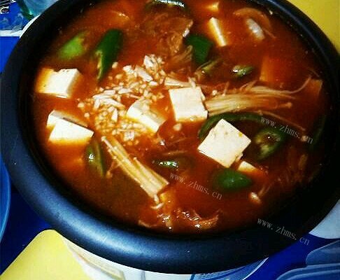 家常版韩式辣白菜豆腐汤