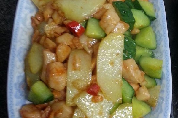 黄瓜土豆炒鸡丁