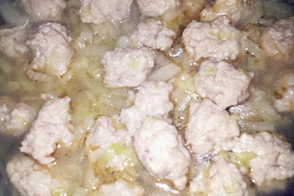 家常白菜汆丸子