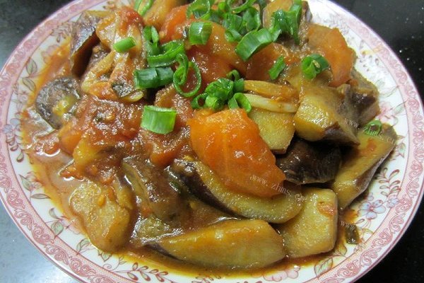 家常蒜香茄子炒西红柿