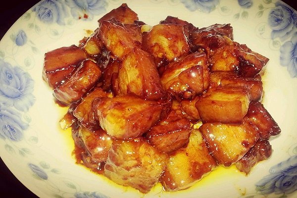 超级简单好吃的电饭煲啤酒红烧肉