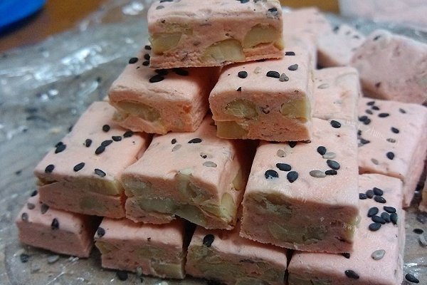 草莓棉花糖牛轧糖（微波炉版）