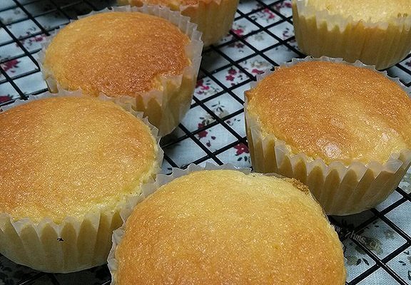 家庭版海绵纸杯蛋糕