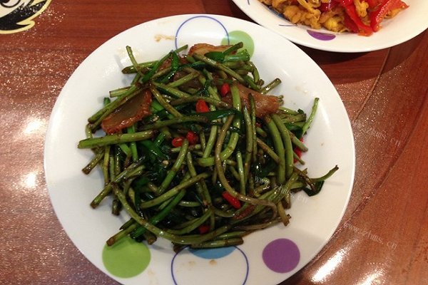 藜蒿炒腊肉