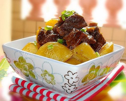 土豆焖牛腩