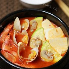 自制韩式泡菜海鲜锅