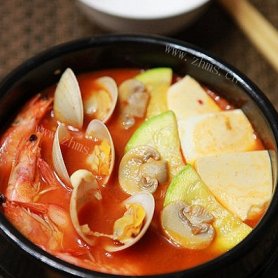 自制韩式泡菜海鲜锅