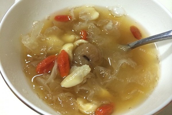 红枣银耳莲子羹