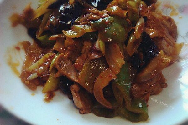 易学青椒木耳小炒肉