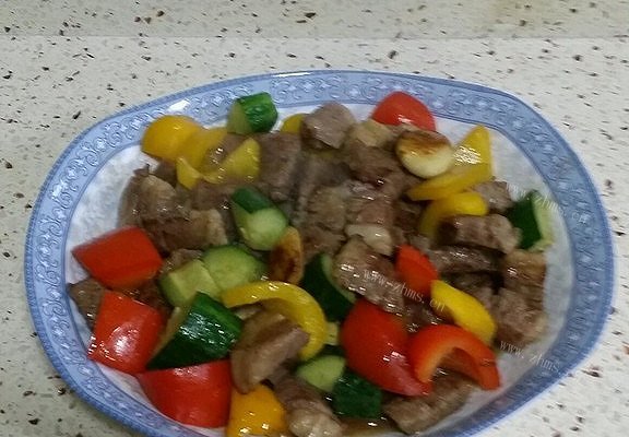 家庭版七彩蒜子黑椒雪花牛肉粒