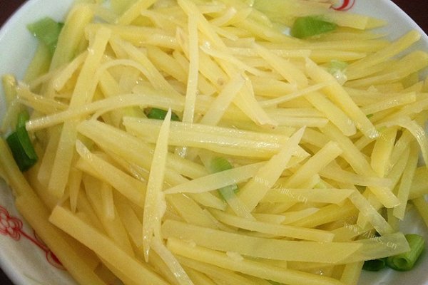 美味的凉拌土豆丝