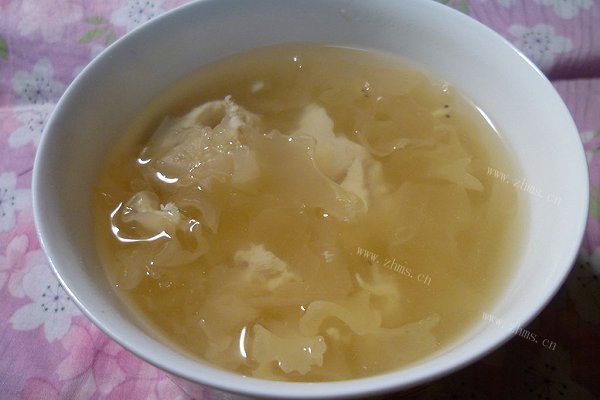 鲜香嫩鸡银耳汤