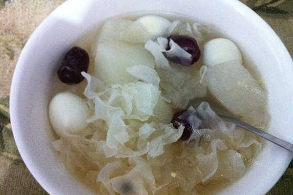 美味川贝雪梨银耳糖水