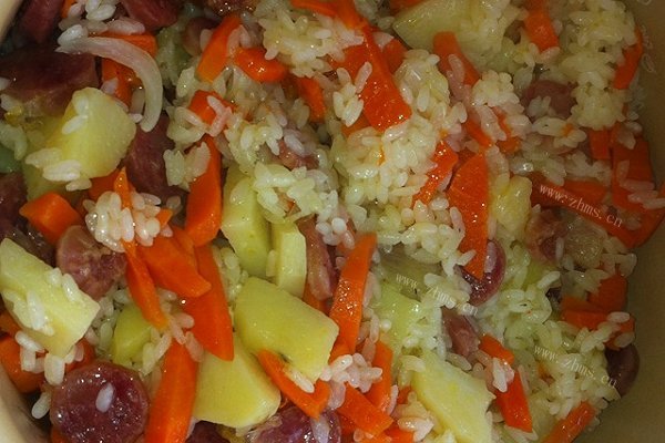 胡萝卜香肠土豆焖饭