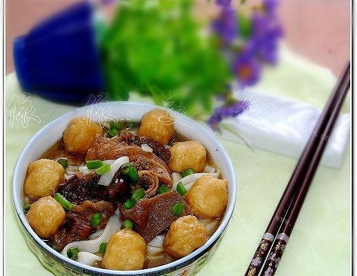 鱼蛋牛腩粉