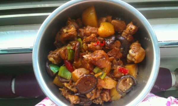 香菇土豆炖鸡块