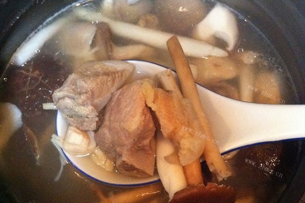 扇骨鲍鱼菌菇煲