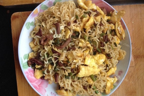 自制鸭肠炒方便面