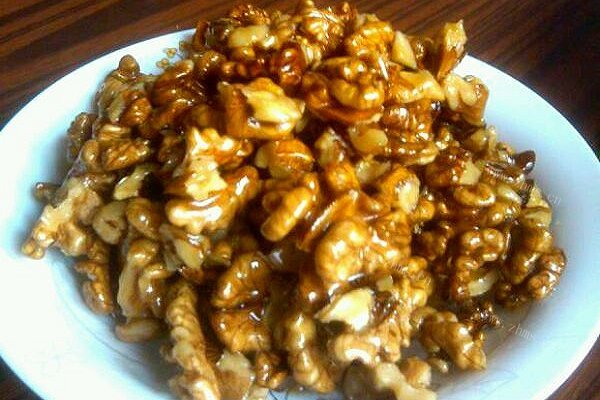 美味的琥珀核桃仁