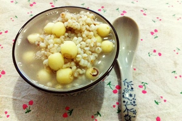 夏日清补—冰糖莲子高粱麦仁粥