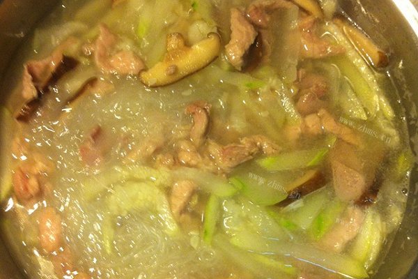 瑶柱节瓜肉片粉丝煲