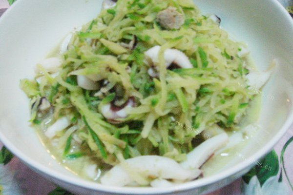 美味萝卜丝炒墨鱼