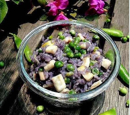 防蚊有招：海鲜碗豆乌米饭