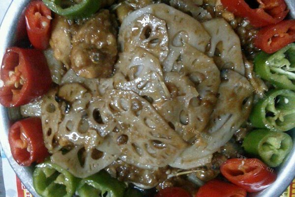藕片杂酱鸡煲