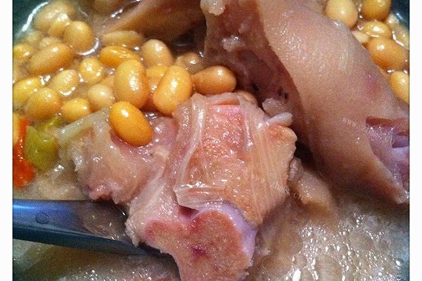 黄豆猪蹄汤