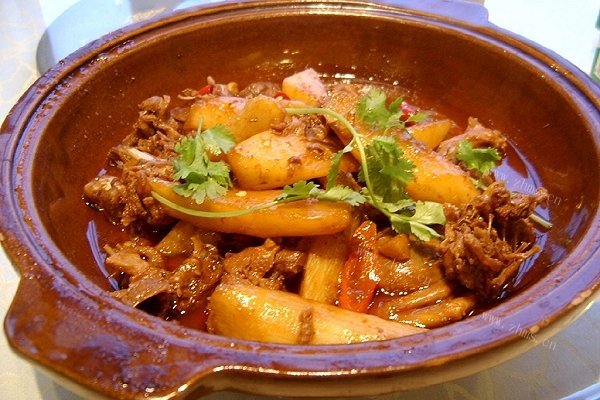 秋季进补山药烧鸭腿