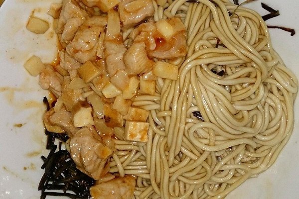 葱油拌面配辣肉丁浇头