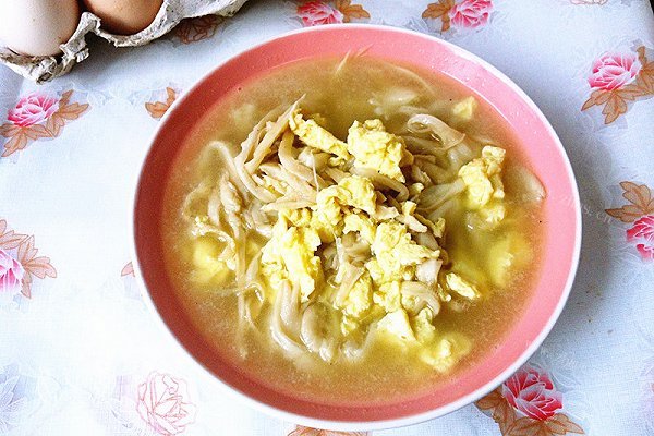 美味平菇鸡蛋汤