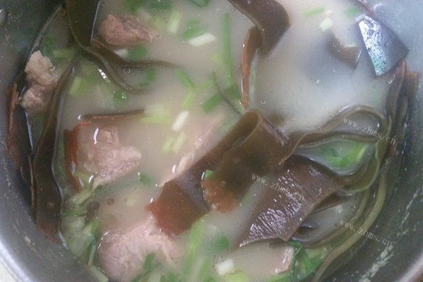 家常干海带炖大骨