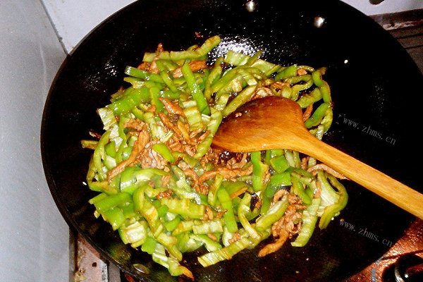 上班族的快手午餐-孜然青椒肉丝
