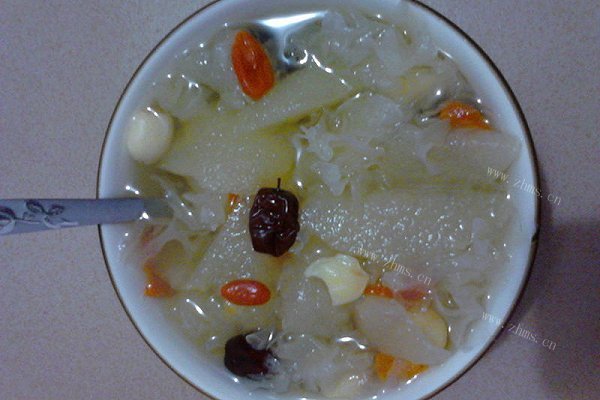 雪耳冰糖雪梨汤