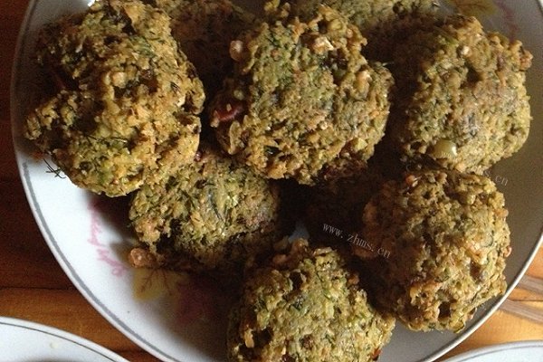 蚕豆腊肉茴香饼