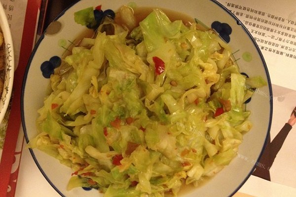 剁辣椒圆包菜