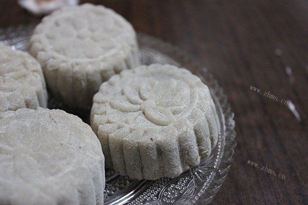 红豆沙冰皮月饼