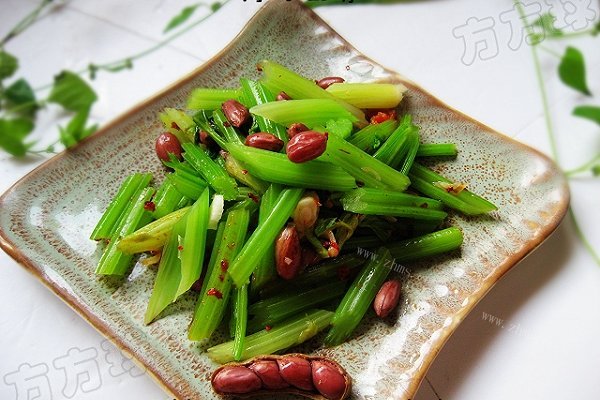 芹菜拌花生