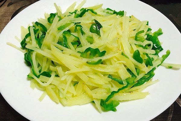 自制独家家常小炒—青椒土豆丝