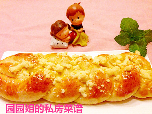 美味早餐-鲜奶油辫子面包