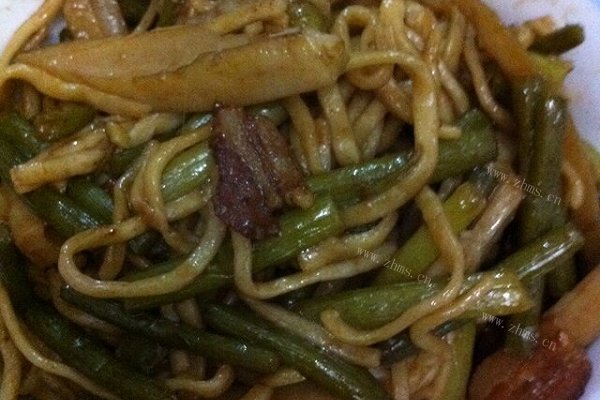 美味蒜薹莲菜蒸面条