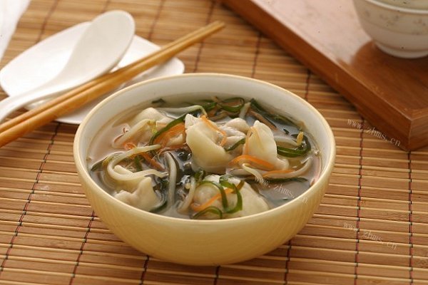 火锅晚餐之什蔬馄饨火锅